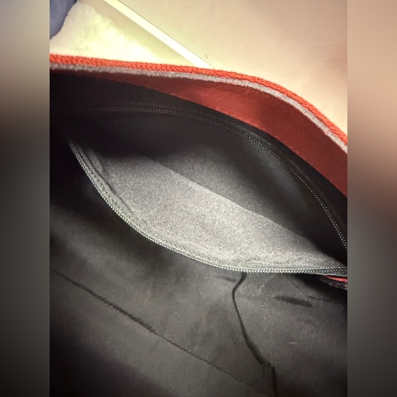 GUCCI-257265 204046 Red GG Canvas Shoulder Bag - Picture 10 of 12